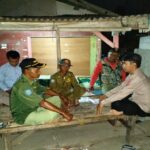 Ngawangkong Bersama Petugas Ronda, Bhabinkamtibmas Sampaikan Pesan Kamtibmas