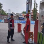 Kunjungi SPBU, Prekat Polsek Banyusari Berikan Rasa Aman