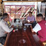 Berdialog Dengan Warga Bhabinkamtibmas Polsek Majalaya Himbau Waspada Hoax di Musim Politik