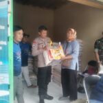 Aipda Ridwan Bhabinkamtibmas Polsek Ibun Laksanakan Monitoring Pembagian BPNT dan PKH di Desa Ibun