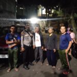 Pastikan Situasi Aman dan Kondusif, Binmas Desa Melatiwangi Kunjungi Warganya yang melaksanakan Ronda malam