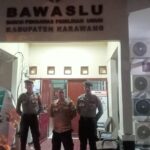 Operasi Mantap Praja Polsek Karawang Kota Jaga Keamanan dan Ketertiban di Kantor Bawaslu Kabupaten Karawang