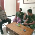 Bhabinkamtibmas Polsek Telagasari Lakukan Ronda Bersama Warga Untuk Jaga Keamanan Lingkungan