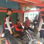 Patroli Sore Hari Polsek Cilamaya Ingatkan Warga di Pertgaan Kecepet Waspada Perdagangan Orang