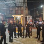 Anggota Sat Samapta Polres Karawang Polda Jabar Tingkatkan keamanan di pasar johar Karawang