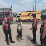 Anggota Sat Samapta Polres Karawang melaksanakan Patroli Perintis Presisi dan Giat Cipta Kondisi KRYD dengan Sasaran Premanisme