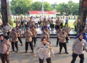 Polresta Cirebon Laksanakan Olahraga Sore Sambil Patroli Jalan Kaki.