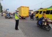 Aiptu Ruswin Gatur Lalin Pagi di Depan Pupuk Kujang Cikampek Cegah Kemacetan