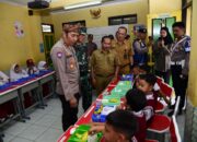Kasat Binmas Polrestabes Bandung Monitoring Pendistribusian Makanan Bergizi di SD Saluyu, Babakan Ciparay