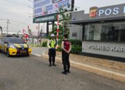 Anggota Sat Samapta Polres Karawang Polda Jabar Tingkatkan keamanan di  Sumarecon karawang pada Siang hari