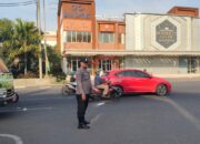 Polri Tingkatkan Giat Pengaturan Arus Lalu Lintas Upaya Urai Kemacetan di Bundaran Tugu Padi Karawang