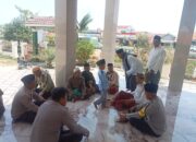 Kapolsek Batujaya bersama Anggotanya ajak Tokoh Agama dan Masyarakat Karyamulya Ngawangkong atau Ngobrol Bareng dalam Rangkaian Jumat Curhat di Sertai Giat Cooling System