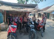 Patroli Sore Hari Polsek Cilamaya Ingatkan Warga di Pertigaan Kecepet Waspada Perdagangan Orang