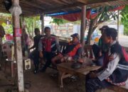 Patroli Sore Hari Polsek Cilamaya Ingatkan Warga di Pertigaan Kecepet Waspada Perdagangan Orang