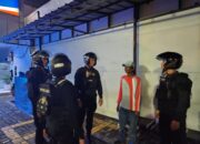Anggota Sat Samapta Polres Karawang Polda Jabar Tingkatkan Patroli Prekat dan Dialogis diwilayah hukum Polres Karawang pada Malam hari