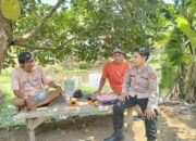 Sambang Desa Binaan, Bhabinkamtibmas Polsek Rengasdengklok Berikan Himbauan TPPO Kepada Warganya