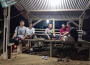 Polres Karawang, Bhabinkamtibmas Aipda Tono Ngawangkong Bersama Masyarakat Pada Wilayah Desa Mulyasejati.