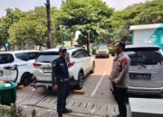 Polsek Ciampel, Bripka handrik yandika Melaksanakan Patroli Dialogis Antisipasi C3 dan Kejahatan Lainnya Pada Wilayah Kawasan Suryacipta DiDesa Kutamekar.