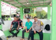 Sinergitas TNI – POLRI : Aipda Sugianto Bersama Sertu Dodi Kristian Mengunjungi Masyarakat Wilayah Sukasari DiDesa Kutamekar untuk Sosialisasi Bahaya Perdagangan Manusia dan Pencegahannya.