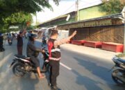 Bhabinkamtibmas Polsek Telagasari Giatkan Pengaturan Lalulintas Antisipasi Kemacetan di Pagi Hari