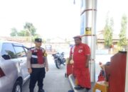 Kunjungi SPBU, Prekat Polsek Banyusari Berikan Rasa Aman