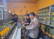 Kring Serse Polsek Banyusari Datangi Toko Jamu Temukan Miras 2 Botol Kecil