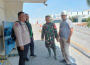 Sinergitas TNI – POLRI : Aipda Sugianto Bersama Sertu Dodi Kristian Mengunjungi Masyarakat Wilayah PT. Sanko Desa Sukacipta untuk Sosialisasi Bahaya Perdagangan Manusia dan Pencegahannya.