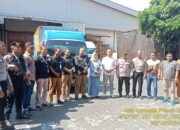 Polsek Cimanggung Monitoring Pendistribusian Logistik Surat Suara Bupati Dan Wakil Bupati Kabupaten Ciamis