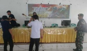 TNI Bantu Warga, E-KTP Lancar Jaya!