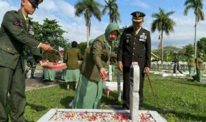 Khidmat Banget! Letkol Awaloeddin Ziarah Pahlawan