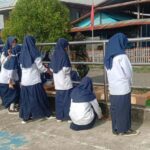 Babinsa Ajak Siswa Cintai Lingkungan