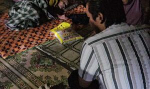 Sat Reskrim Tebar Berkah untuk Lansia Lumpuh