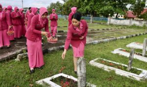 Ny. Dian Fantry Pimpin Ziarah: Kenang Jasa Pahlawan
