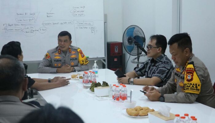 Harmoni Kapolda dan Media di Ruang Redaksi
