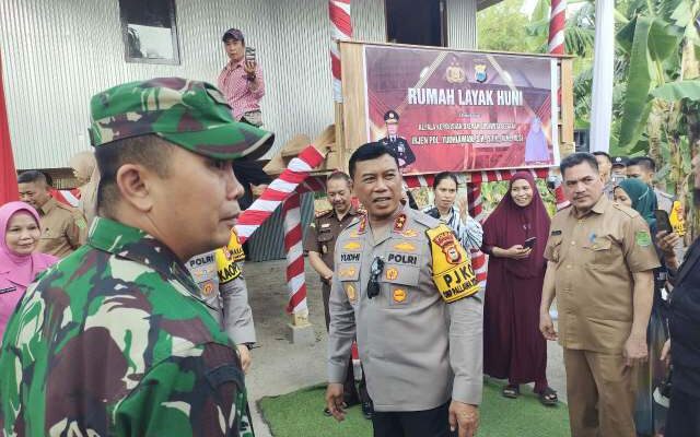 Kapolda Serahkan Bantuan, Dandim Tunjukkan Dukungan