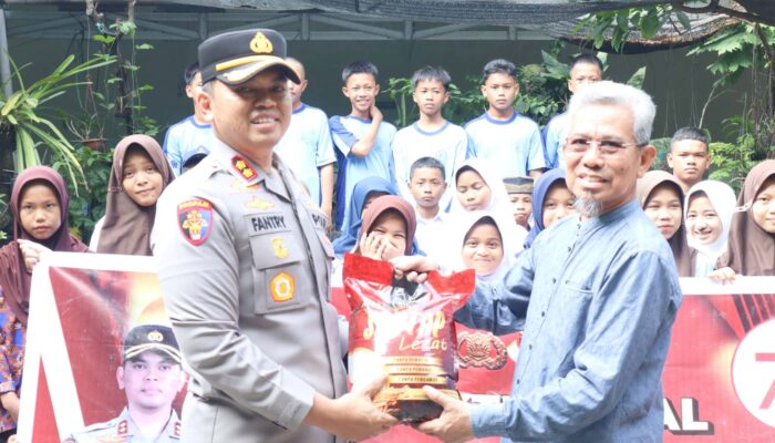 Kapolres dan Humas Polres Sidrap Tebar Cinta di Panti!