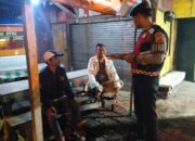 Anggota Sat Samapta Polres Karawang Polda Jabar sambangi Tukang Ojek Pangkalan pada Malam hari melalui Patroli Perintis