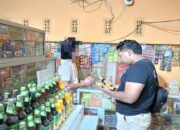 Kring Serse Polsek Banyusari Datangi Toko Jamu Temukan Miras 2 Botol Kecil
