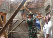 Babinsa Monitor Pembangunan Rutilahu di Desa Pabuaran Kidul