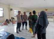 Bersama Waka Polresta Bandung, Kapolsek Dayeuhkolot Tinjau Lokasi Banjir dan Pengungsian