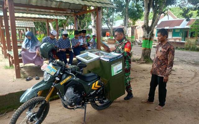 Perpustakaan Keliling: Babinsa Gagas Cinta Buku di Pesantren