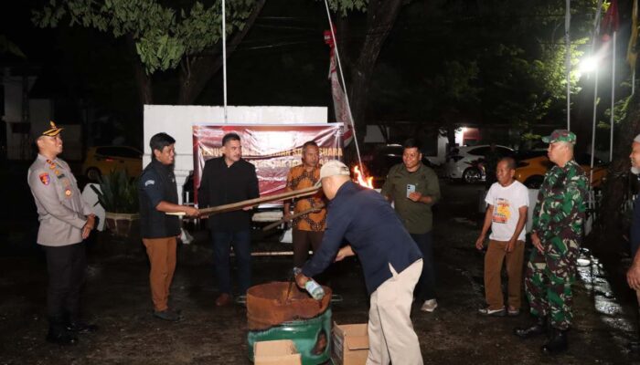 Surat Suara Rusak Dibakar, Demokrasi Dijaga