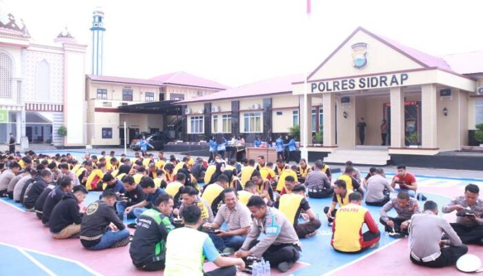 Makan Bersama di Halaman Mapolres, Ada Apa?