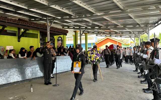 Bhayangkara Gugur, Pangkat Anumerta Jadi Penghormatan Terakhir