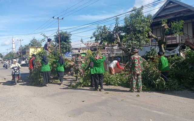 Menginspirasi! Babinsa dan Mahasiswa KKN Bikin Gebrakan Seru
