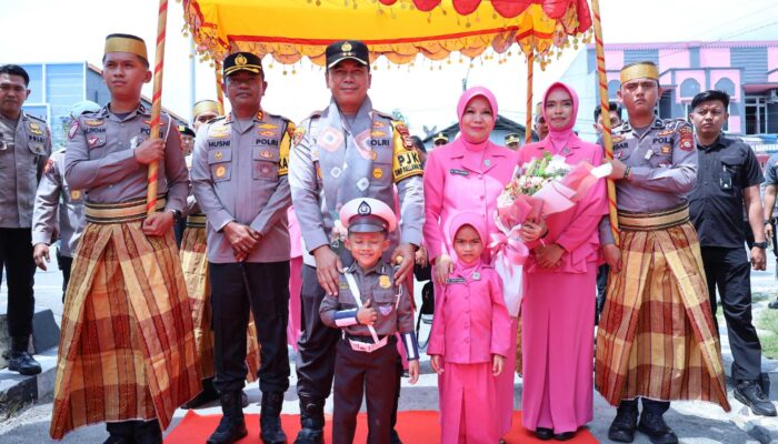 Disambut Acara Adat, Kapolda Sulsel Kunjungi Polres Luwu Utara