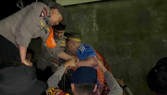 Makassar Terendam! Brimob Gercep Evakuasi Warga