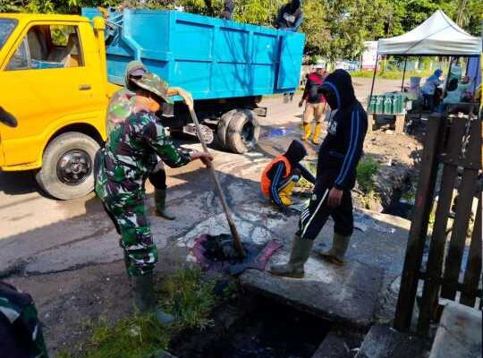 Banjir? No Way! Koramil Panca Rijang & Warga Gercep di Saluran Air