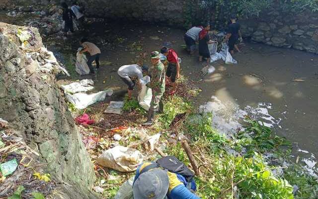 Aksi Koramil 1420-02/Tellu Limpoe dan Warga Desa Teppo