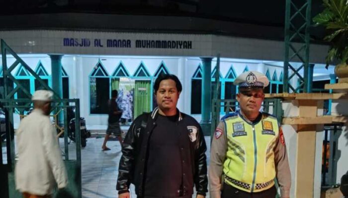 Sentuhan Aman di Fajar: Polisi Sidrap Jaga Kedamaian Shalat Subuh